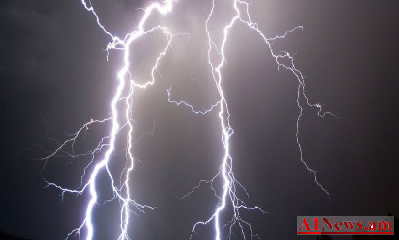 lightning_RHO77.jpg