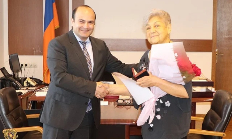 narine-balayan_dMSz0.jpg
