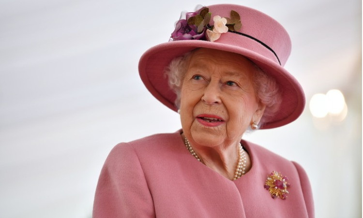 elizabeth-2_LcAuV.jpg