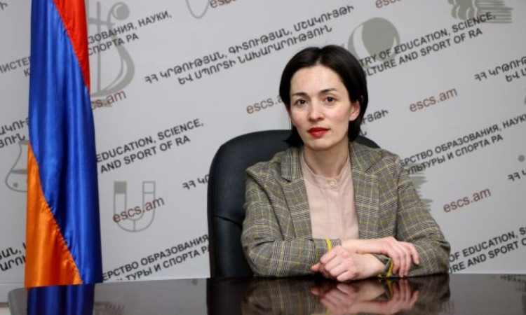 janna-andreasyan_EL1D9.jpg