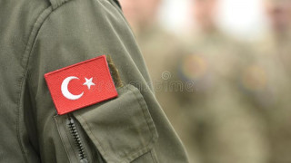 flag-turcii-v-voennoj-forme-vojska-tureckij-soldat-158843691_Eu6Qp.jpg