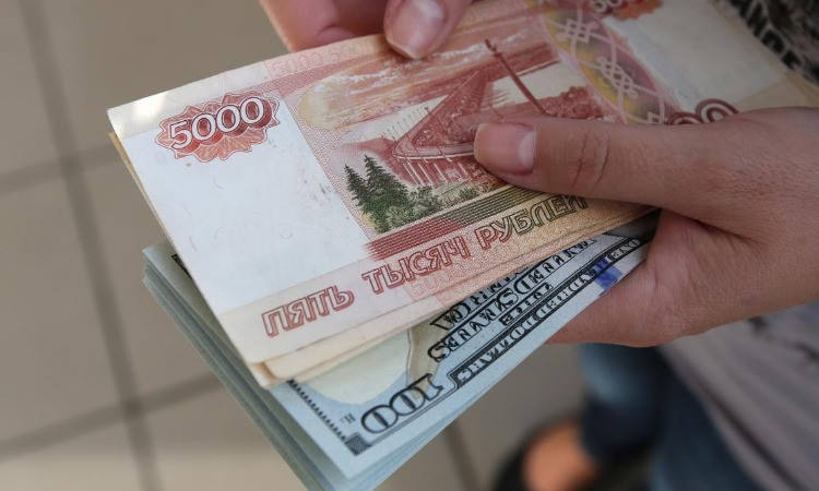 dolar-rubli_LlXgb.jpg